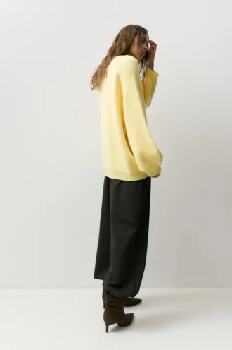 Jersey oversize con bajo asimétrico