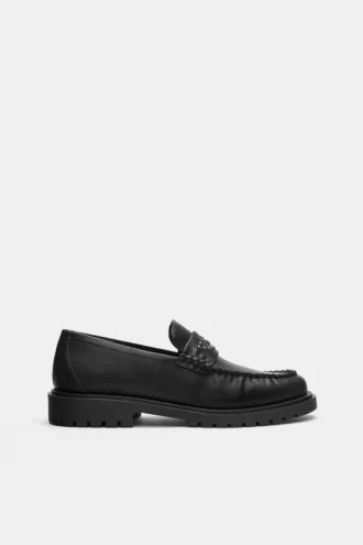 Mocasines con tachuelas