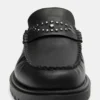Mocasines con tachuelas