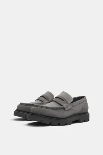 Mocasines gruesos de piel