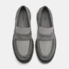 Mocasines gruesos de piel