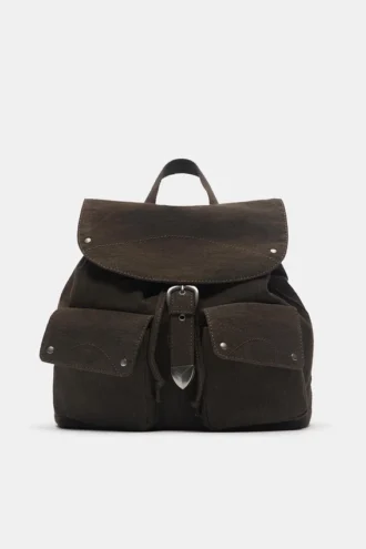 Mochila con bolsillo y hebilla