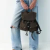 Mochila con bolsillo y hebilla Mochila con bolsillo y hebilla