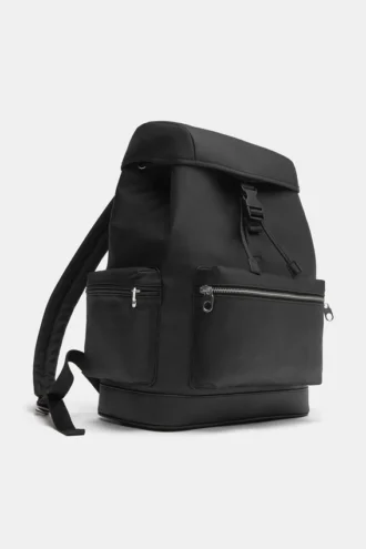 Mochila con textura de hebillas