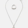 Pack de collares y anillo con piedras