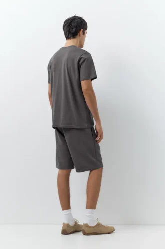 Pack de pantalones cortos tipo jogger y camisetas Pack de pantalones cortos tipo jogger y camisetas