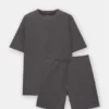 Pack de pantalones cortos tipo jogger y camisetas Pack de pantalones cortos tipo jogger y camisetas