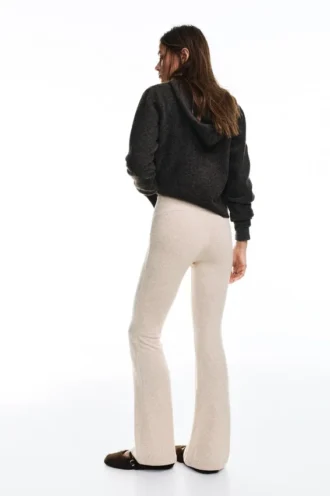 Pantalones acampanados de tacto suave