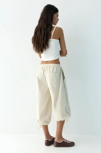 Pantalones capri técnicos de entrepierna baja
