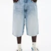 Pantalones cortos de vaquero estilo skater Pantalones cortos de vaquero estilo skater