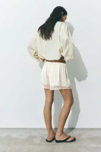 Pantalones Cortos tipo camisola con ribete de encaje