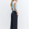 Pantalones de cintura ancha con hebilla Pantalones de cintura ancha con hebilla