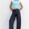 Pantalones de cintura ancha con hebilla Pantalones de cintura ancha con hebilla
