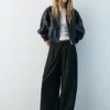 Pantalones de corte recto con pinzas Pantalones de corte recto con pinzas