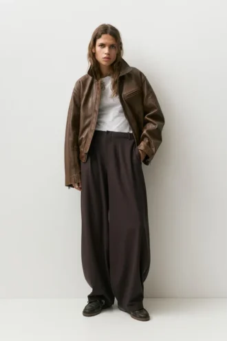 Pantalones de corte recto con pinzas Pantalones de corte recto con pinzas