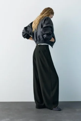 Pantalones de corte recto con pinzas