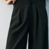 Pantalones de corte recto con pinzas Pantalones de corte recto con pinzas