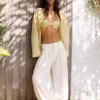 Pantalones de corte recto con pinzas Pantalones de corte recto con pinzas