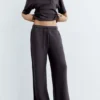 Pantalones de pierna ancha y tacto suave Pantalones de pierna ancha y tacto suave