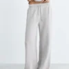 Pantalones de pierna ancha y tacto suave Pantalones de pierna ancha y tacto suave