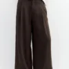 Pantalones elegantes con pinzas
