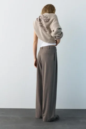 Pantalones elegantes con pinzas