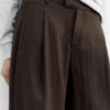 Pantalones elegantes con pinzas