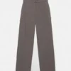 Pantalones elegantes con pinzas Pantalones elegantes con pinzas