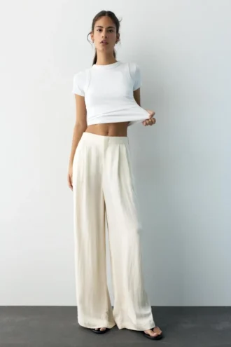 Pantalones entallados con pinzas