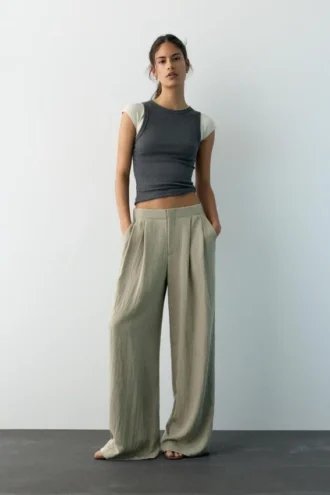 Pantalones entallados con pinzas