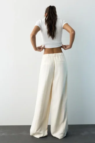 Pantalones entallados con pinzas