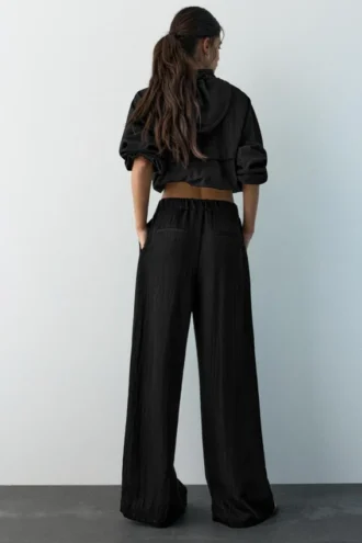 Pantalones entallados con pinzas
