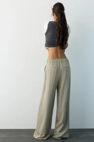 Pantalones entallados con pinzas