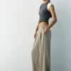 Pantalones entallados con pinzas