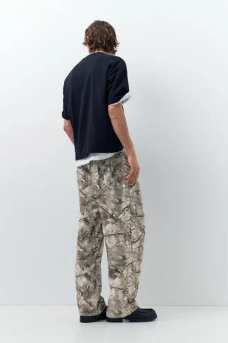 Pantalones estampados con bolsillos