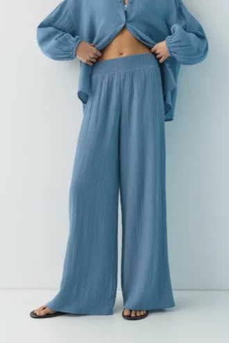 Pantalones fluidos con efecto gasa