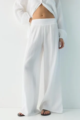 Pantalones fluidos con efecto gasa