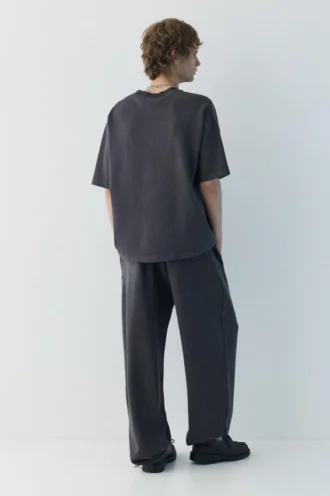 pantalones jogger tipo skater 2 330x496 - Pantalones jogger tipo skater