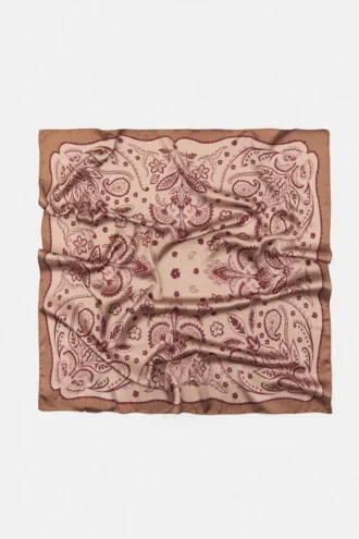 Pañuelo de satén con estampado floral Pañuelo de satén con estampado floral