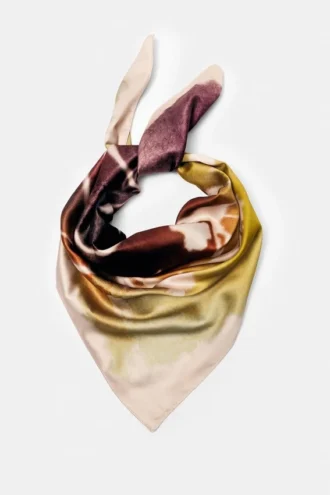 Pañuelo tipo bandana de satén con estampado floral Pañuelo tipo bandana de satén con estampado floral