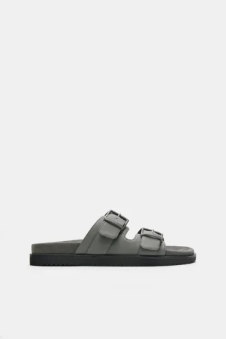 Sandalias con hebilla