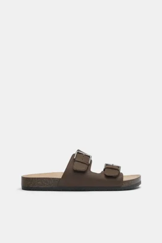 Sandalias con hebilla