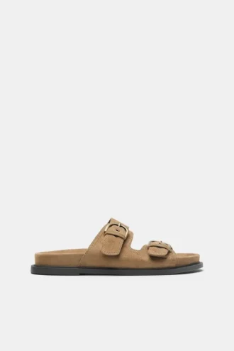 Sandalias con hebilla