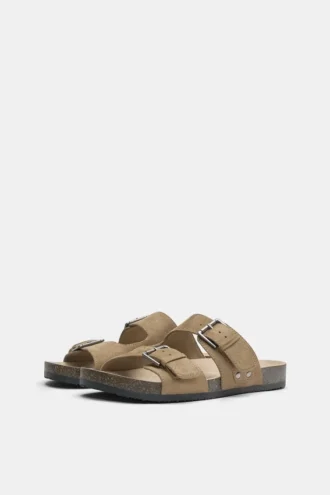 Sandalias con hebilla