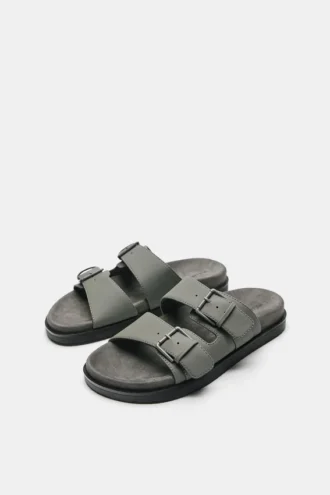 Sandalias con hebilla
