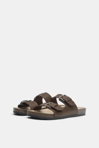 Sandalias con hebilla