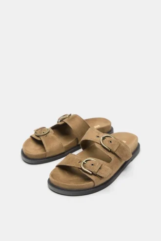 Sandalias con hebilla
