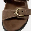 Sandalias con hebilla