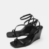 Sandalias de cuña con tiras Sandalias de cuña con tiras