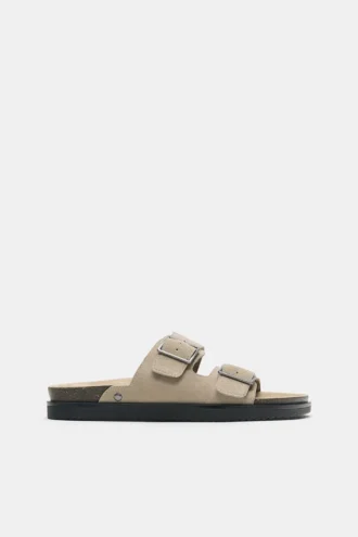 Sandalias de cuero con hebilla
